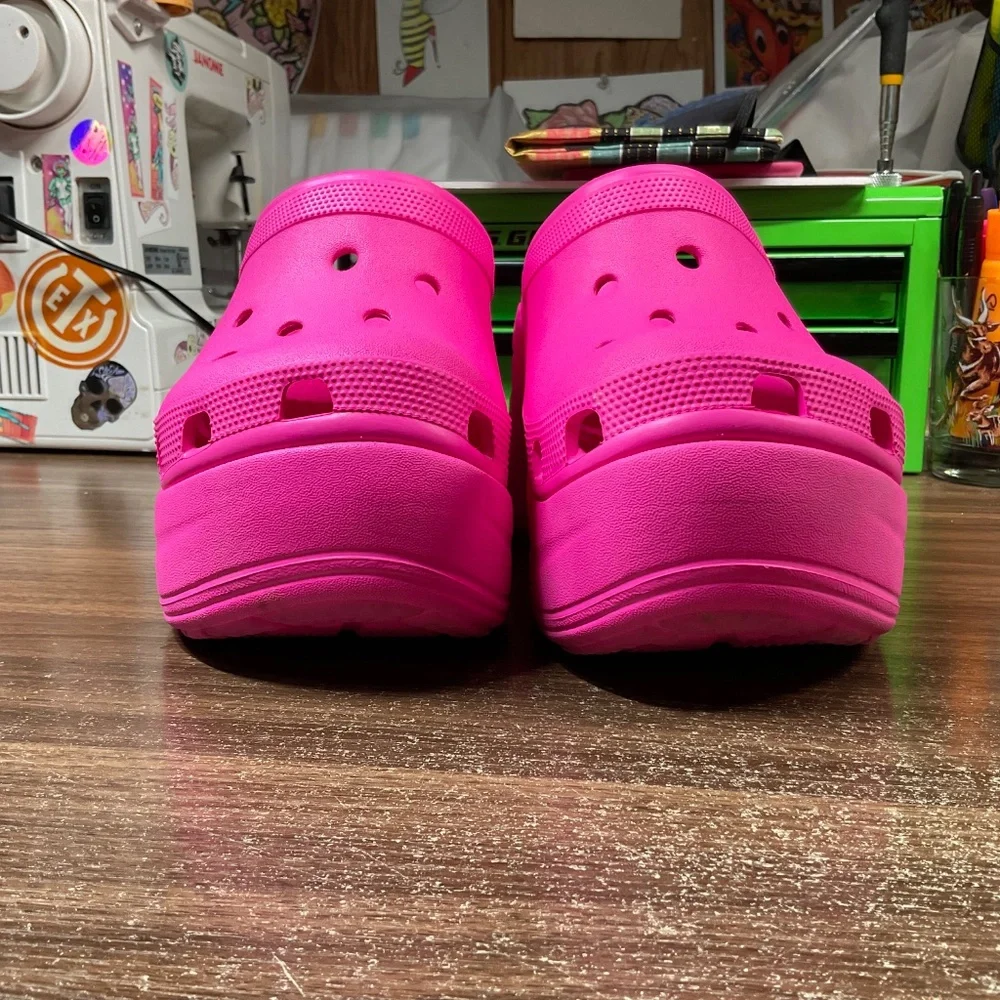 Crocs Siren clogs, neon hot pink, women’s 11, men’s 9 - Picture 5 of 11